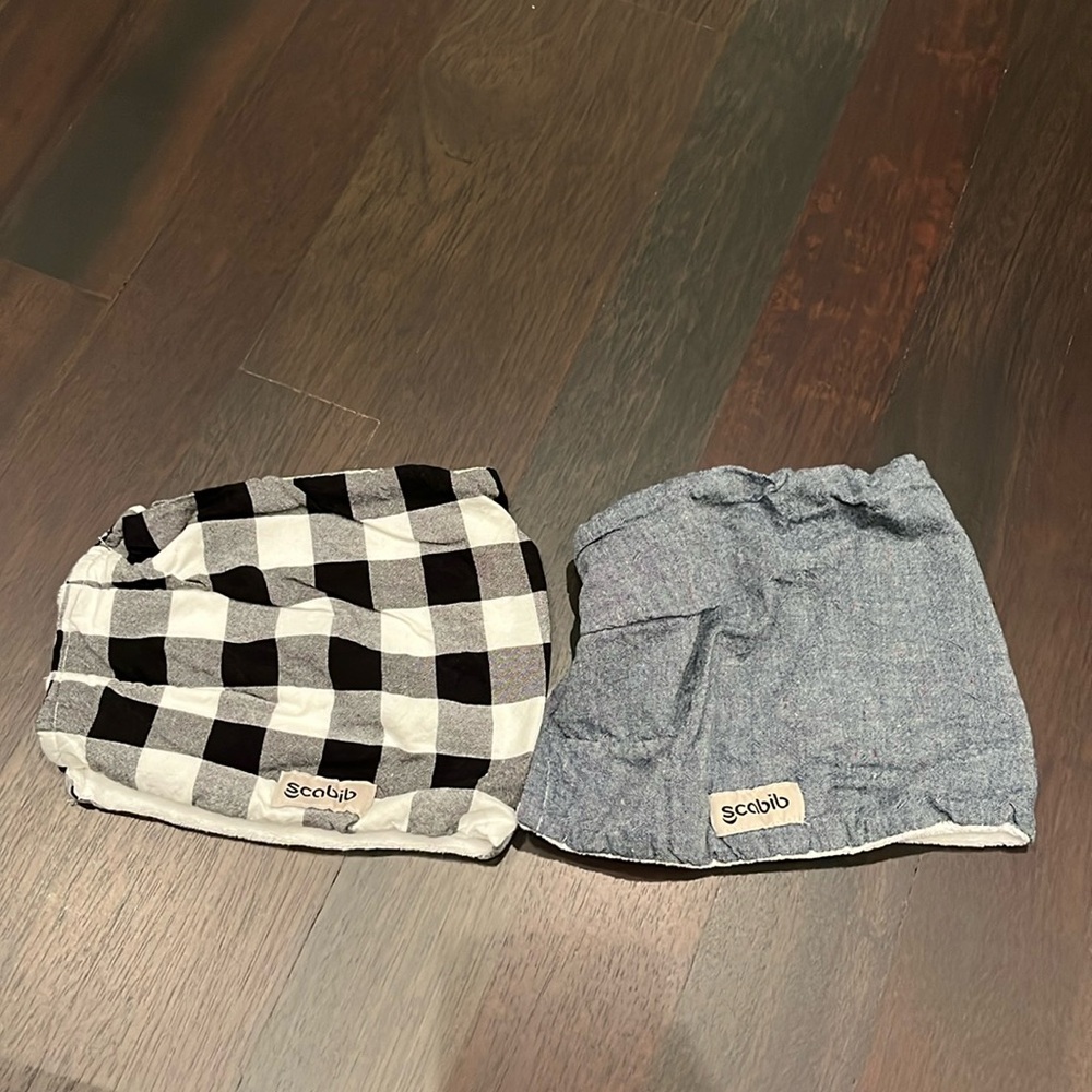 *NWOT* set of 2 Scabib brand infant bib
